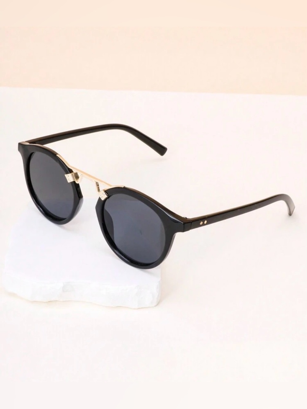 Vintage Black Round Sunglasses with Gold Bridge